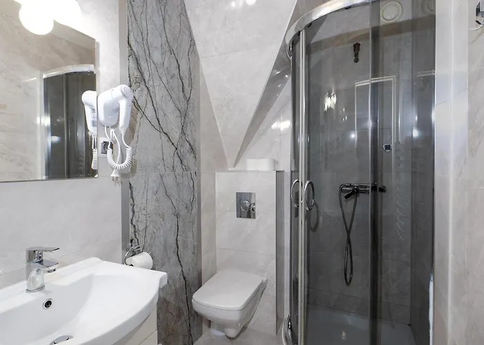 Anna Maria Nocleg ze śniadaniem 3*