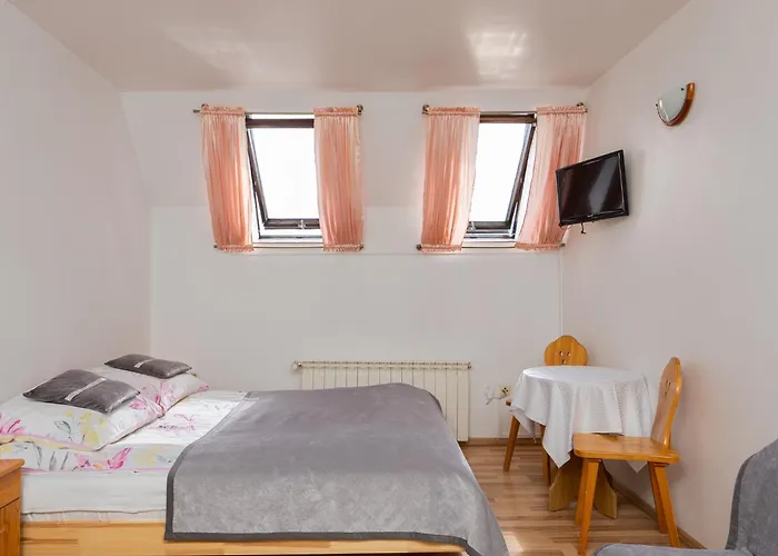 Anna Maria Nocleg ze śniadaniem 3*