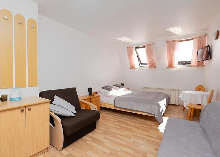 Anna Maria Nocleg ze śniadaniem 3*