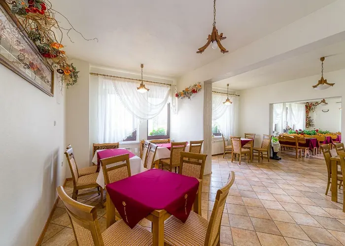 Anna Maria Nocleg ze śniadaniem 3*